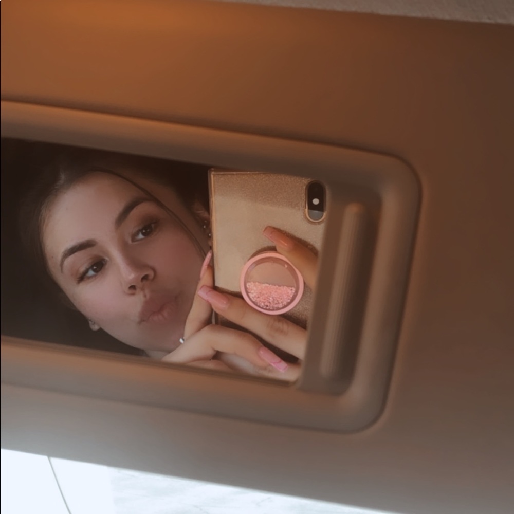 Meet your Posher, Alexis